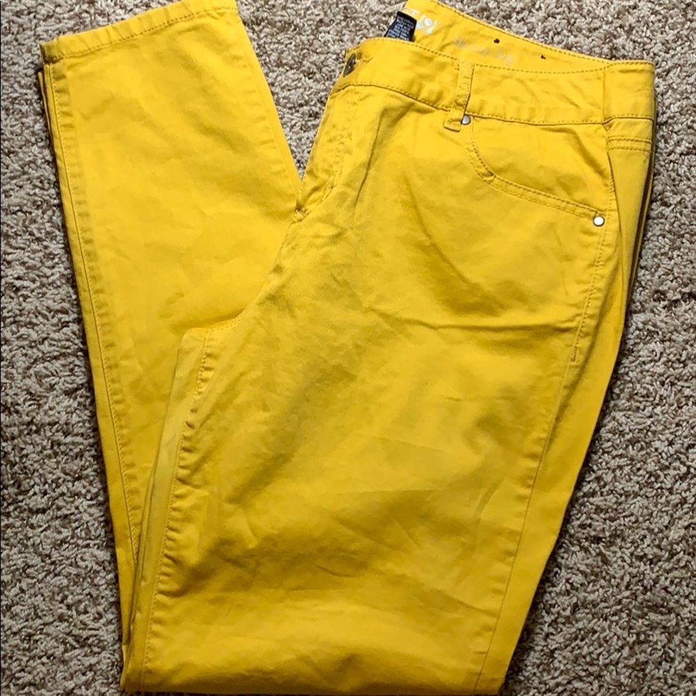 APT. 9 Skinny Leg Modern Fit Mustard Yellow